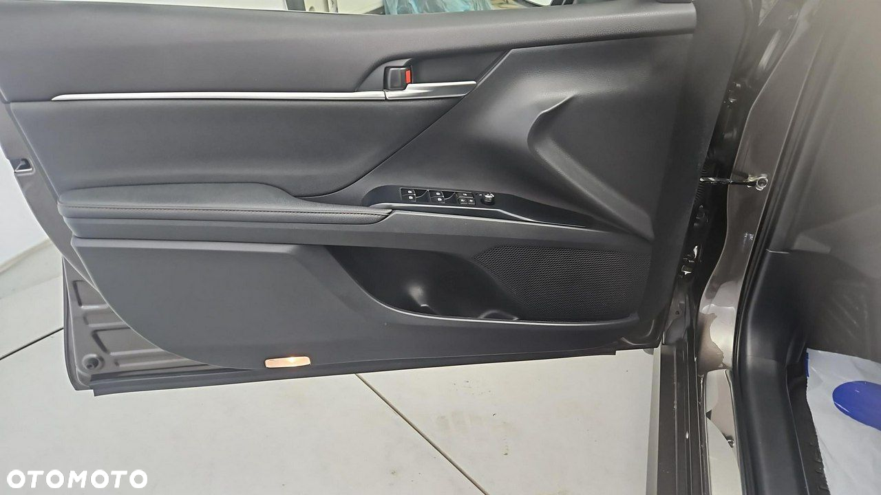 Toyota Camry - 10