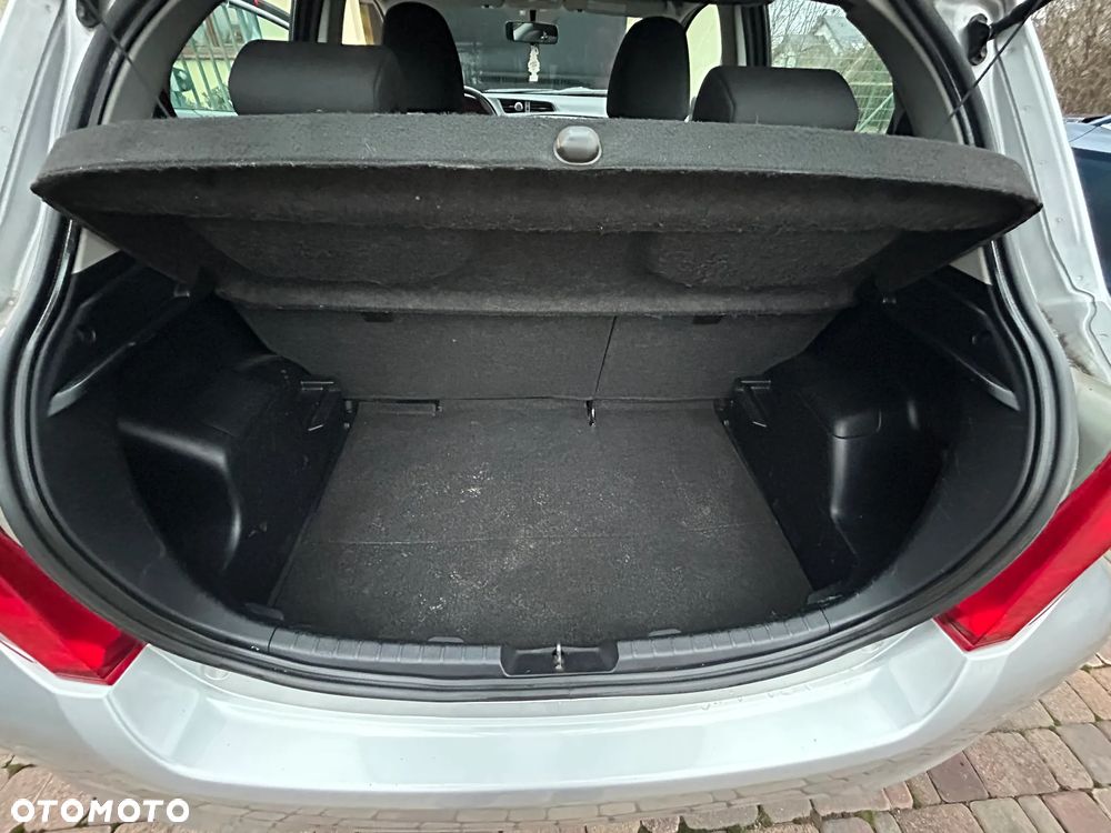 Toyota Yaris 1.0 Terra - 12