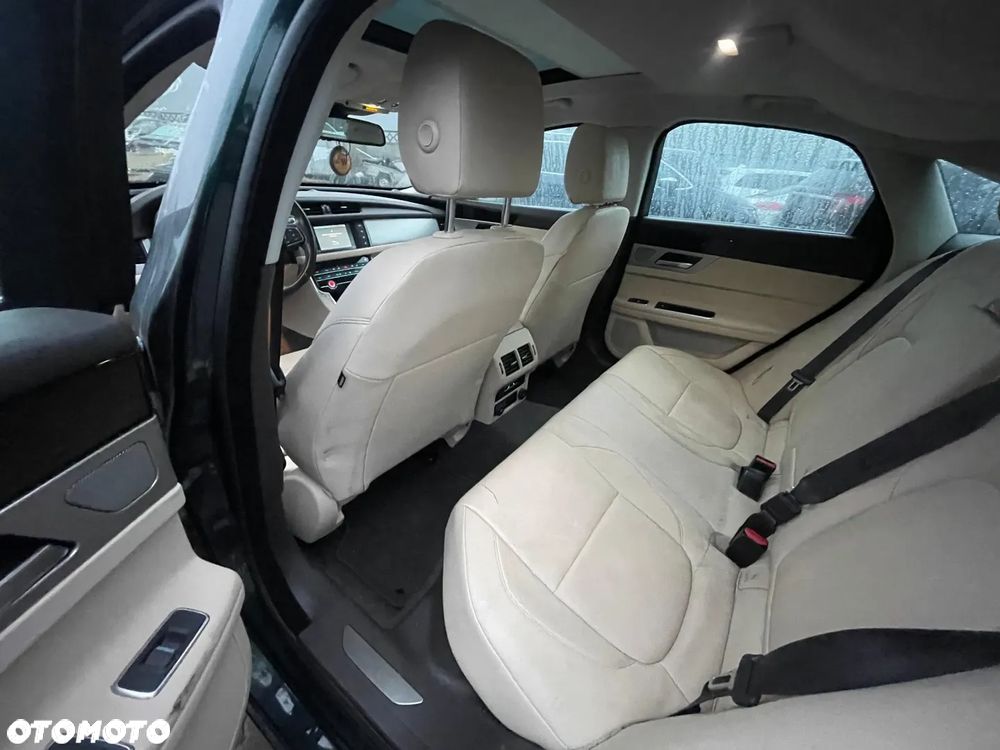 Jaguar XF 3.0 V6 S - 10