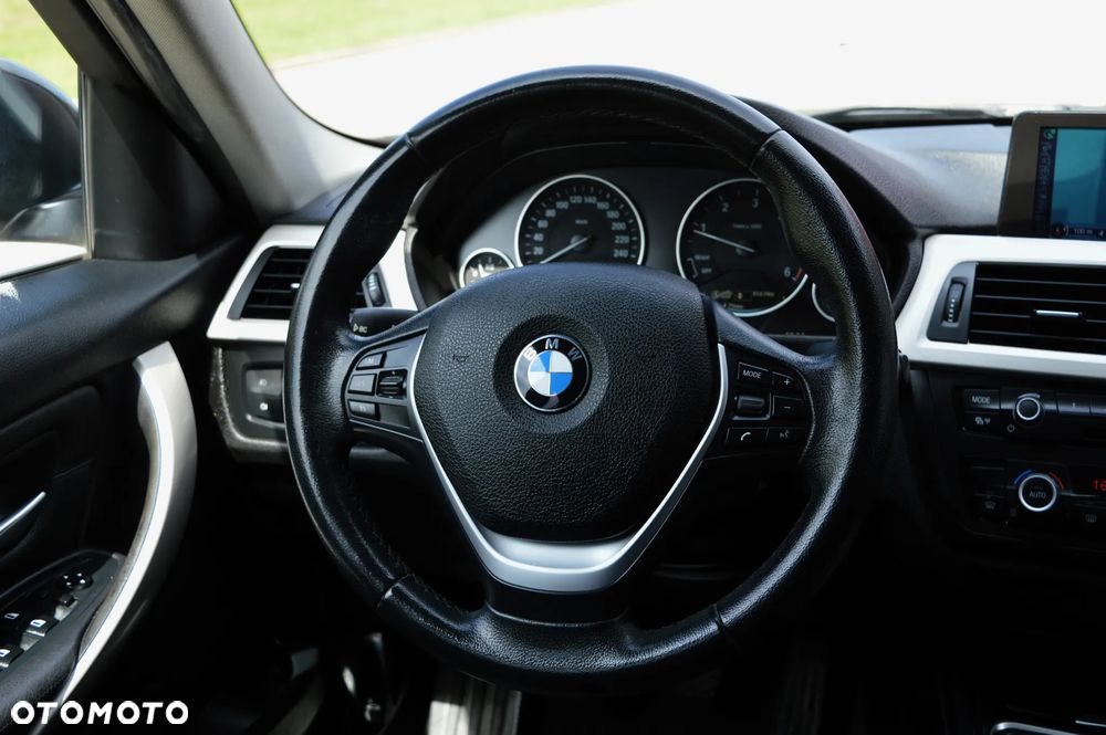 BMW Seria 3 318d Sport Line - 21