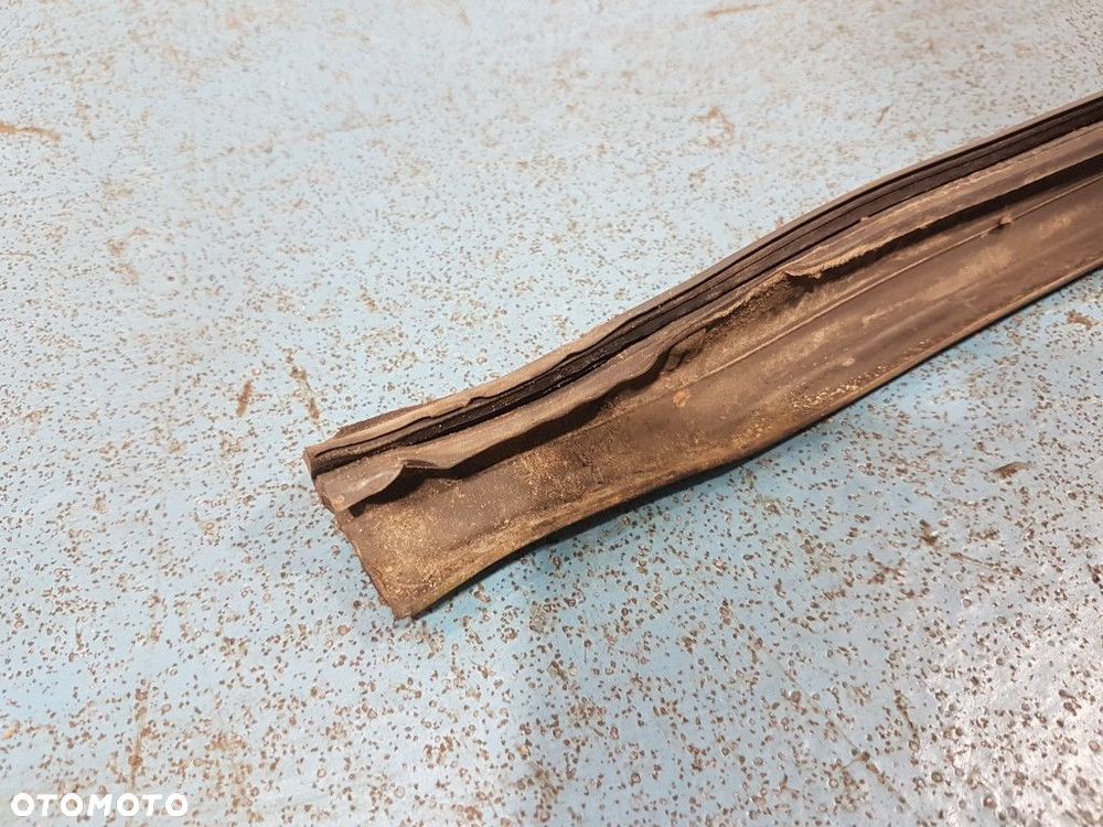 BMW E36 SEDAN USZCZELKA DRZWI LEWYCH - 4