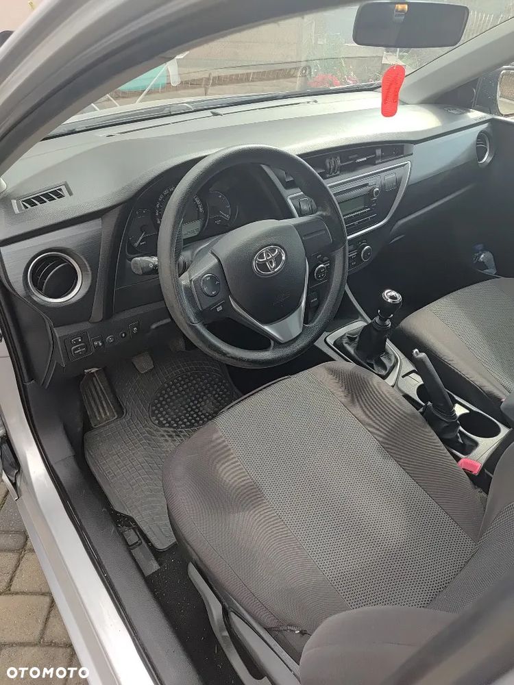 Toyota Auris 1.4 D-4D Active - 9