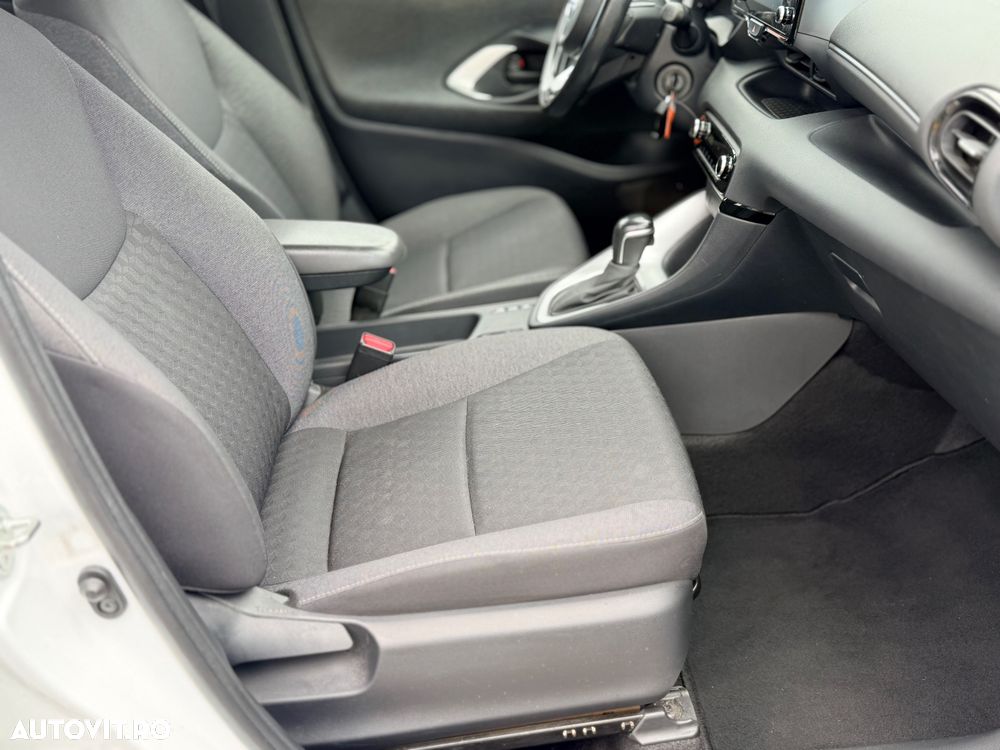 Toyota Yaris 1.5 VVT-i HSD Active - 10