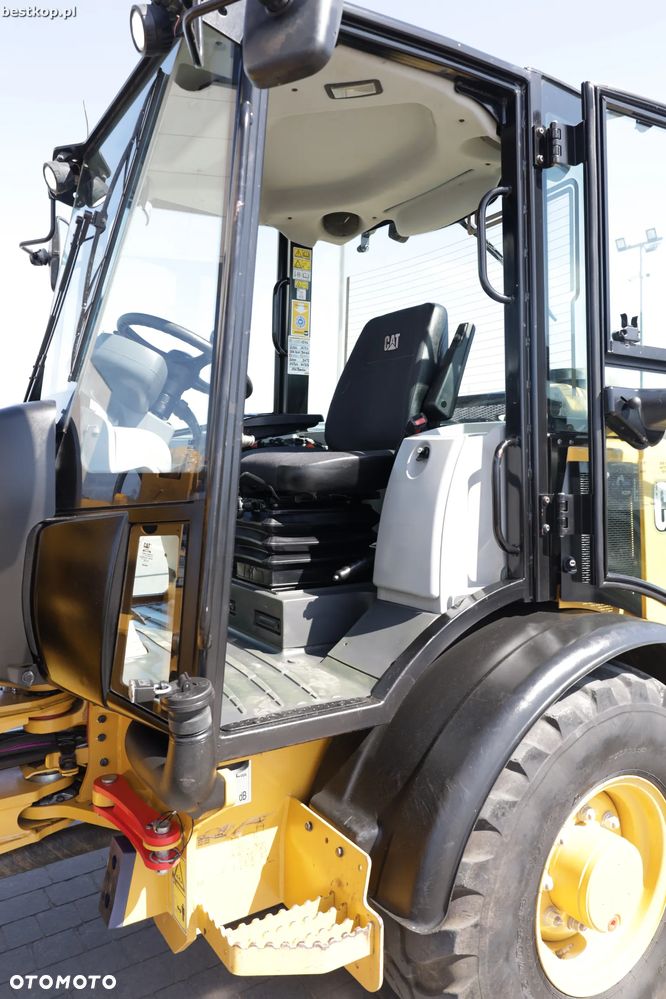 Caterpillar CAT 906M - 22