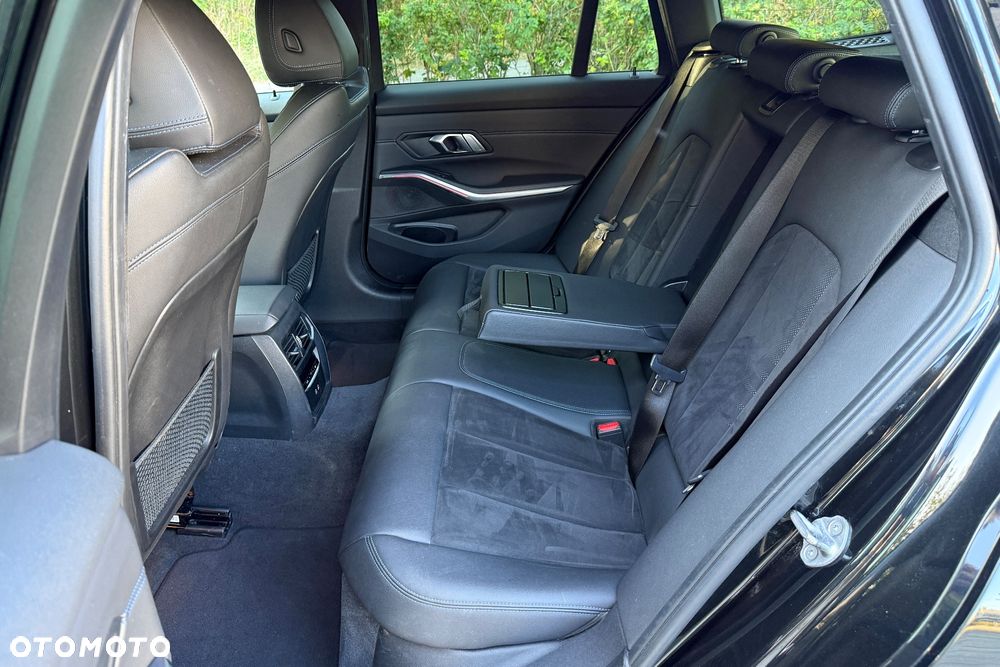 BMW Seria 3 320d xDrive M Sport sport - 26