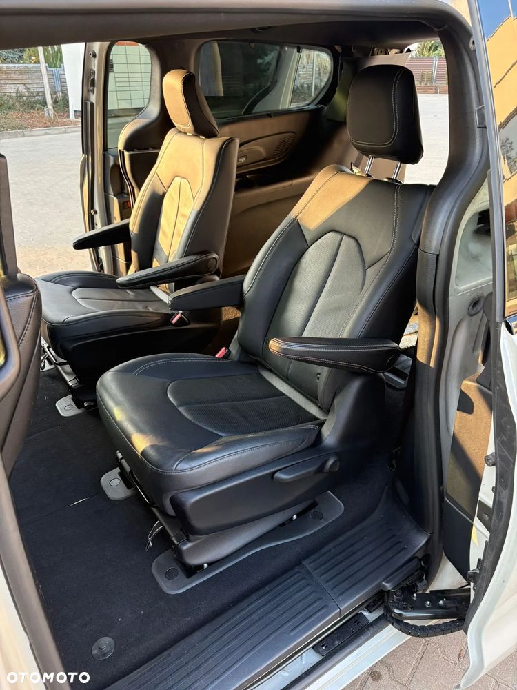 Chrysler Pacifica - 10