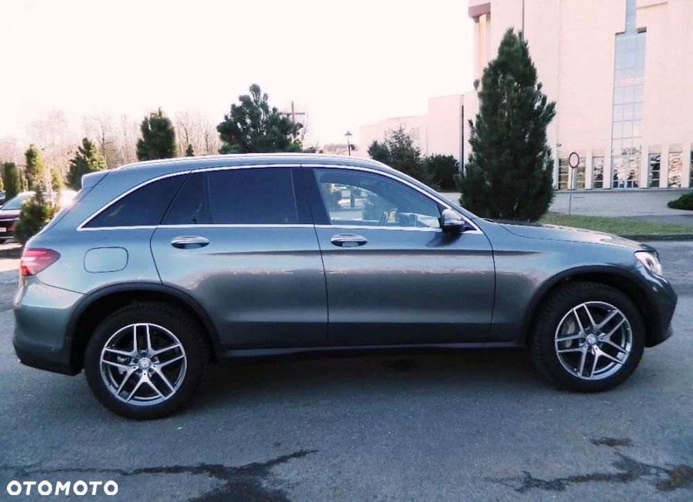 Mercedes-Benz GLC 300 4Matic 9G-TRONIC AMG Line Plus - 9