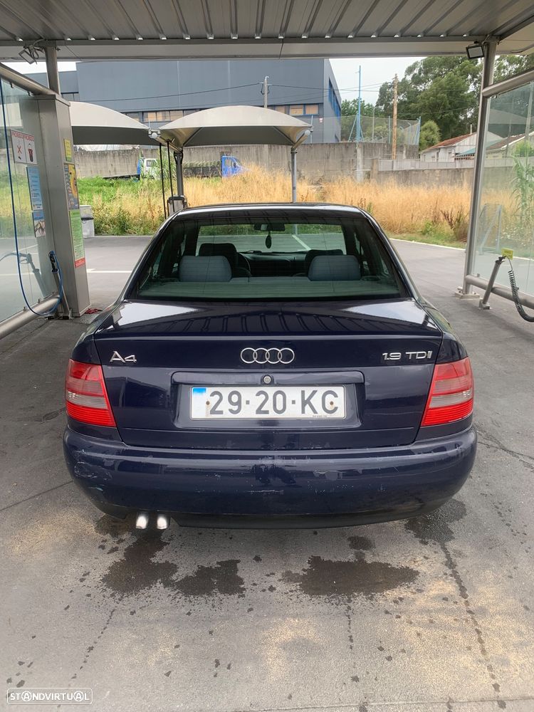 Audi A4 1.9 TDI Confort - 3
