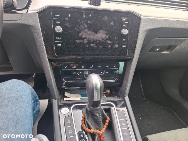 Volkswagen Passat 2.0 TDI SCR DSG Elegance - 9