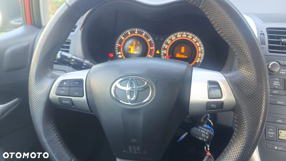 Toyota Auris 1.6 Premium + - 26