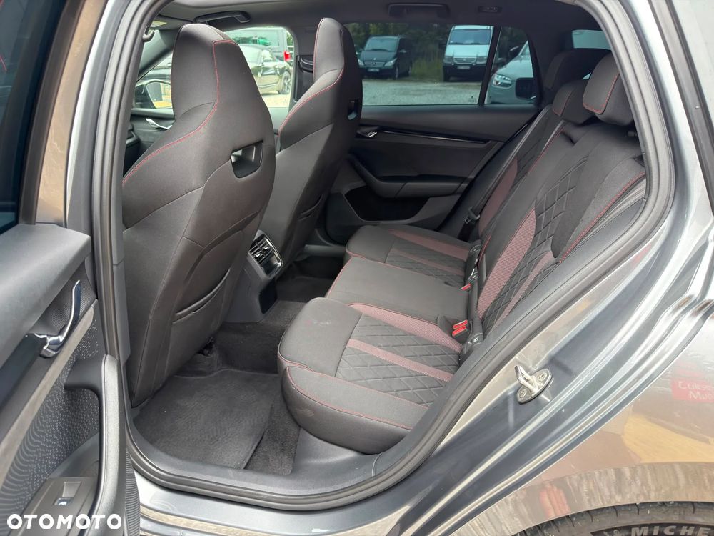 Skoda Octavia 2.0 TDI DSG RS - 25
