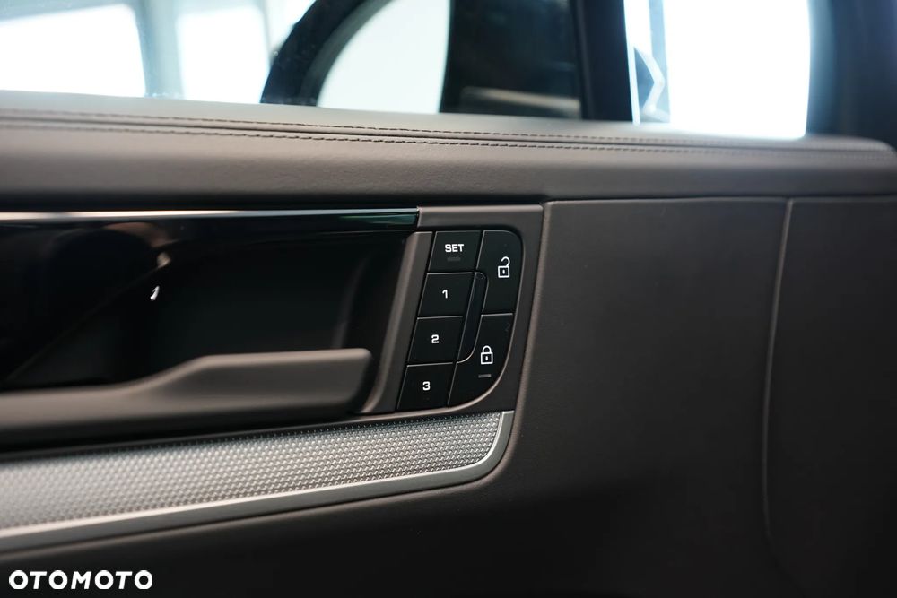 Porsche Cayenne - 21