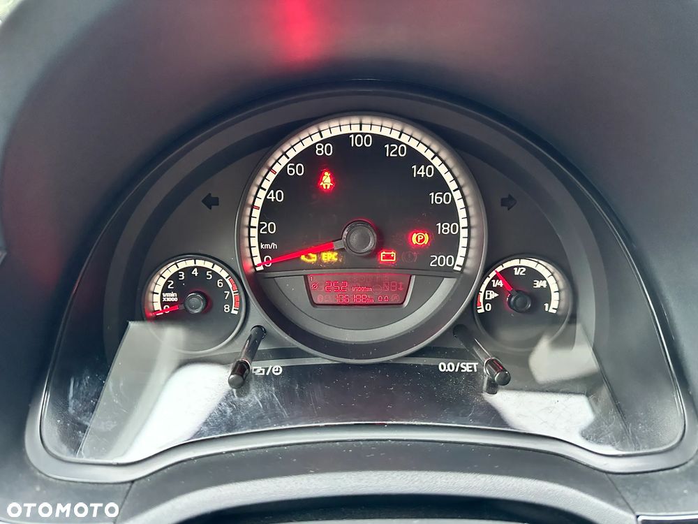 Volkswagen up! high - 27