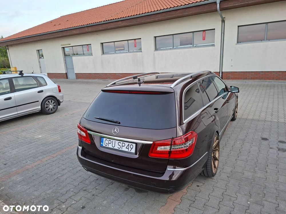 Mercedes-Benz Klasa E 200 CGI BlueEFFICIENCY Automatik - 24