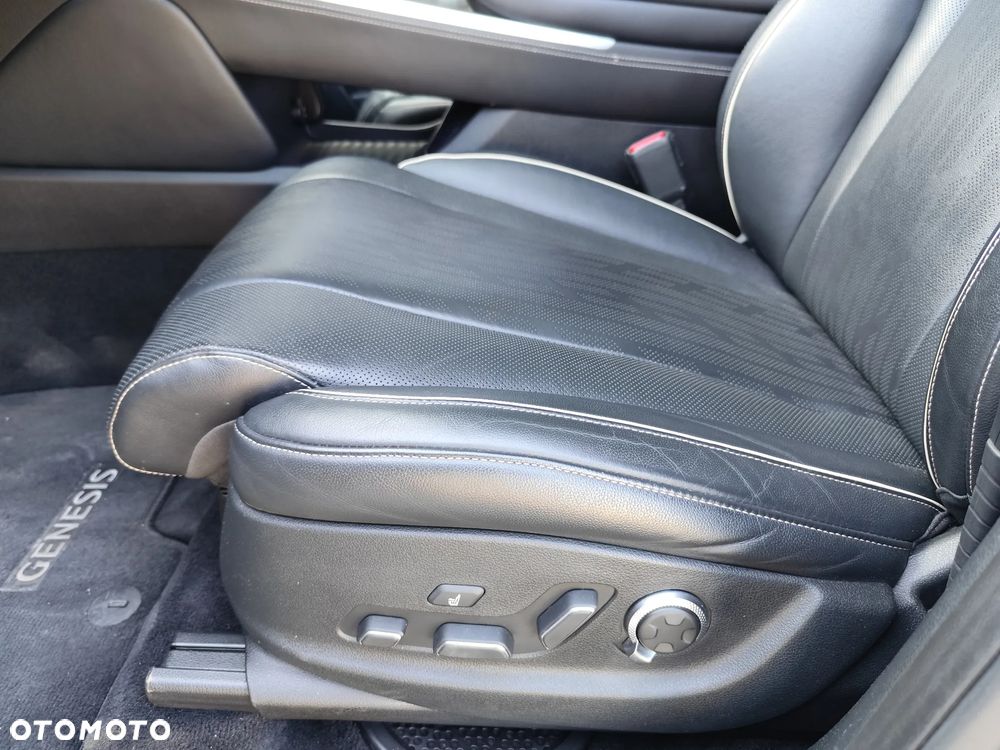 Hyundai Genesis - 13