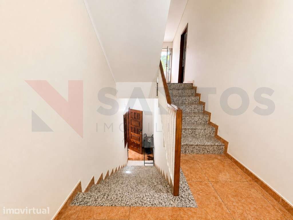 Apartamento T5 dividido por T3 Triplex e T1 - Grande imagem: 4/16