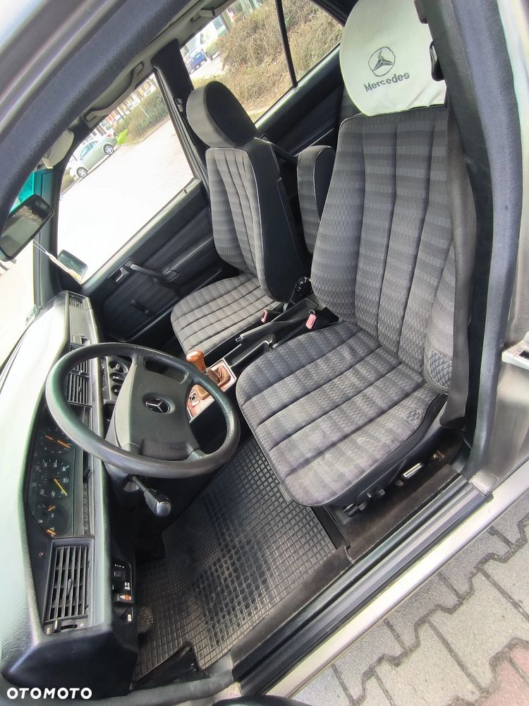 Mercedes-Benz W201 (190) - 9