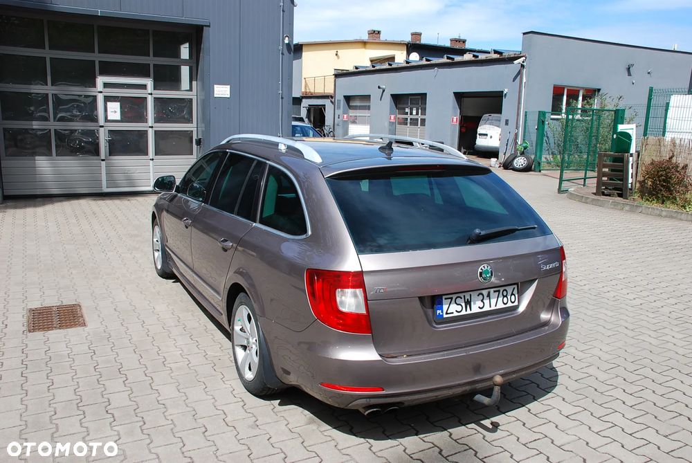 Skoda Superb 2.0 TDI Green tec DSG Elegance - 16