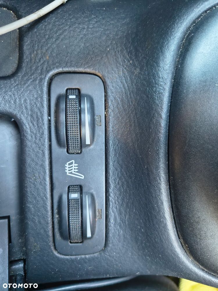 Toyota Avensis 1.8 VVT-i Sol - 9