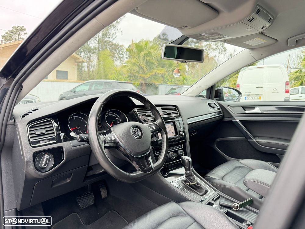 VW Golf 2.0 TDI Highline DSG - 24