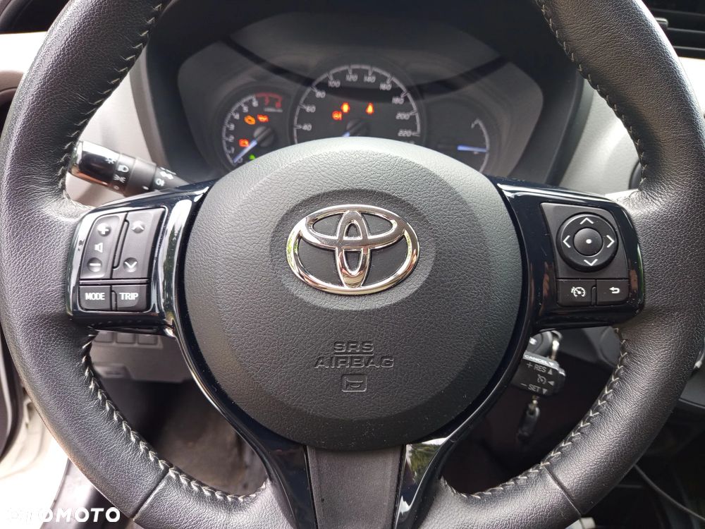 Toyota Yaris - 10