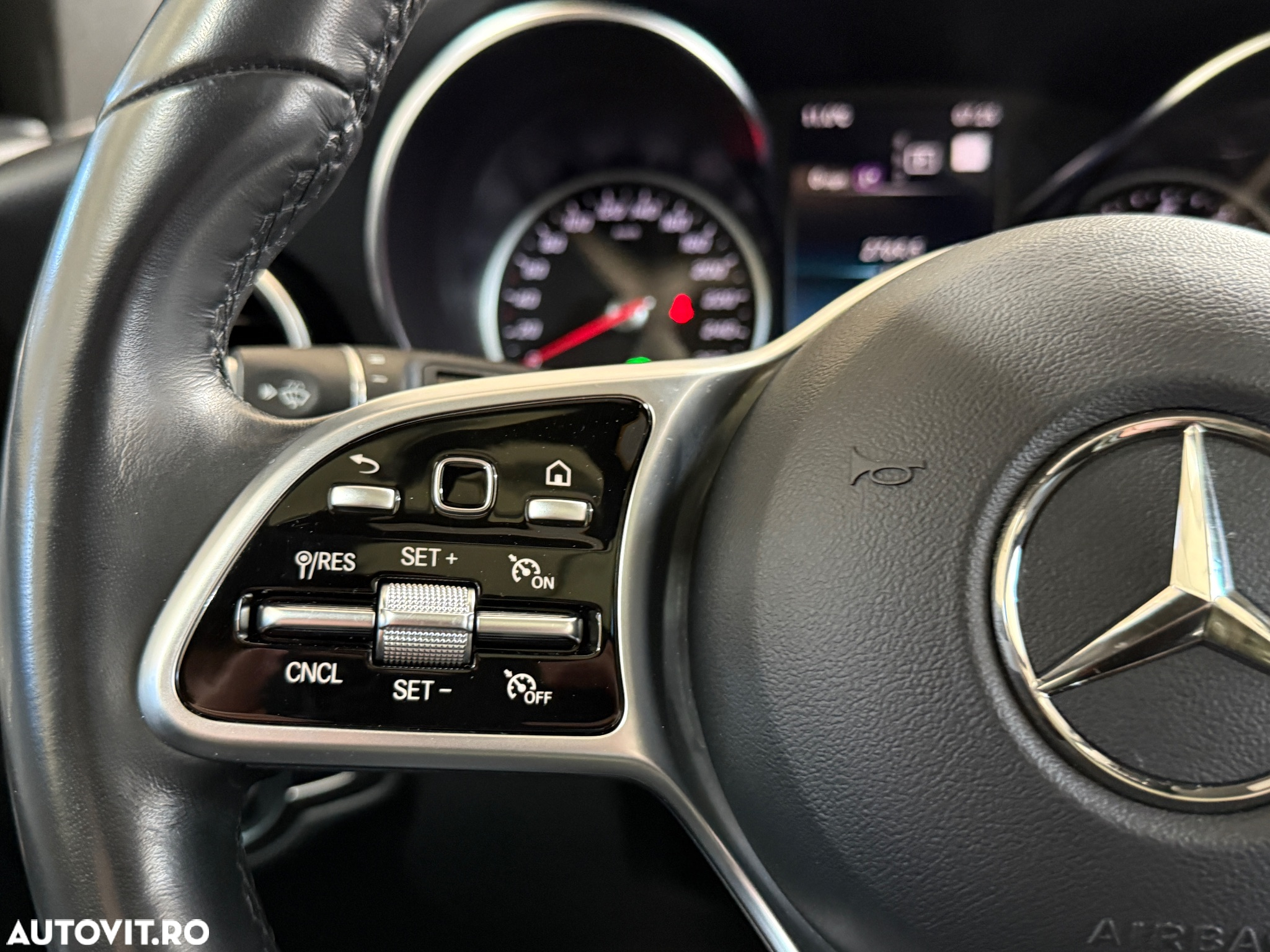 Mercedes-Benz GLC 300 4Matic 9G-TRONIC - 27