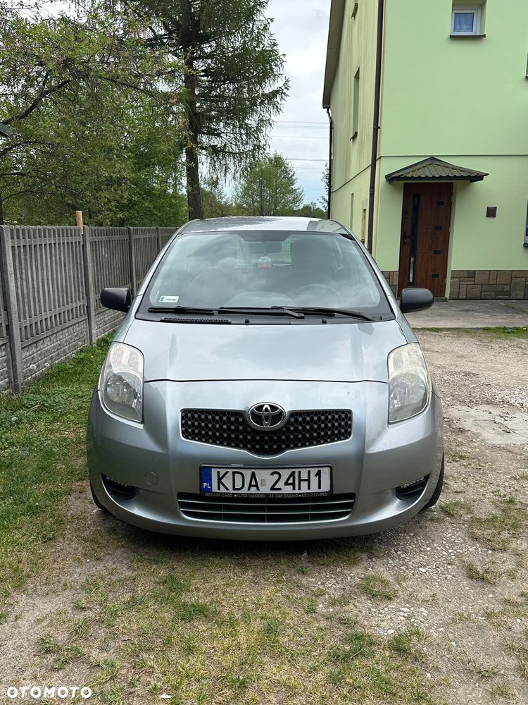 Toyota Yaris - 1