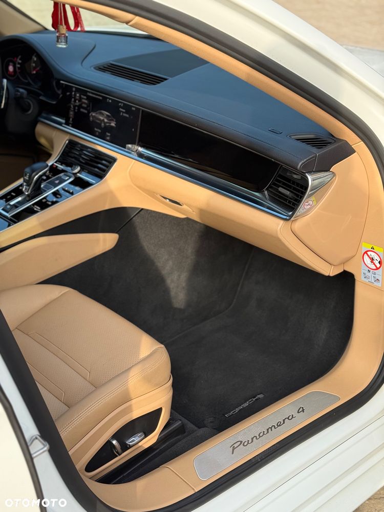 Porsche Panamera 4 - 28