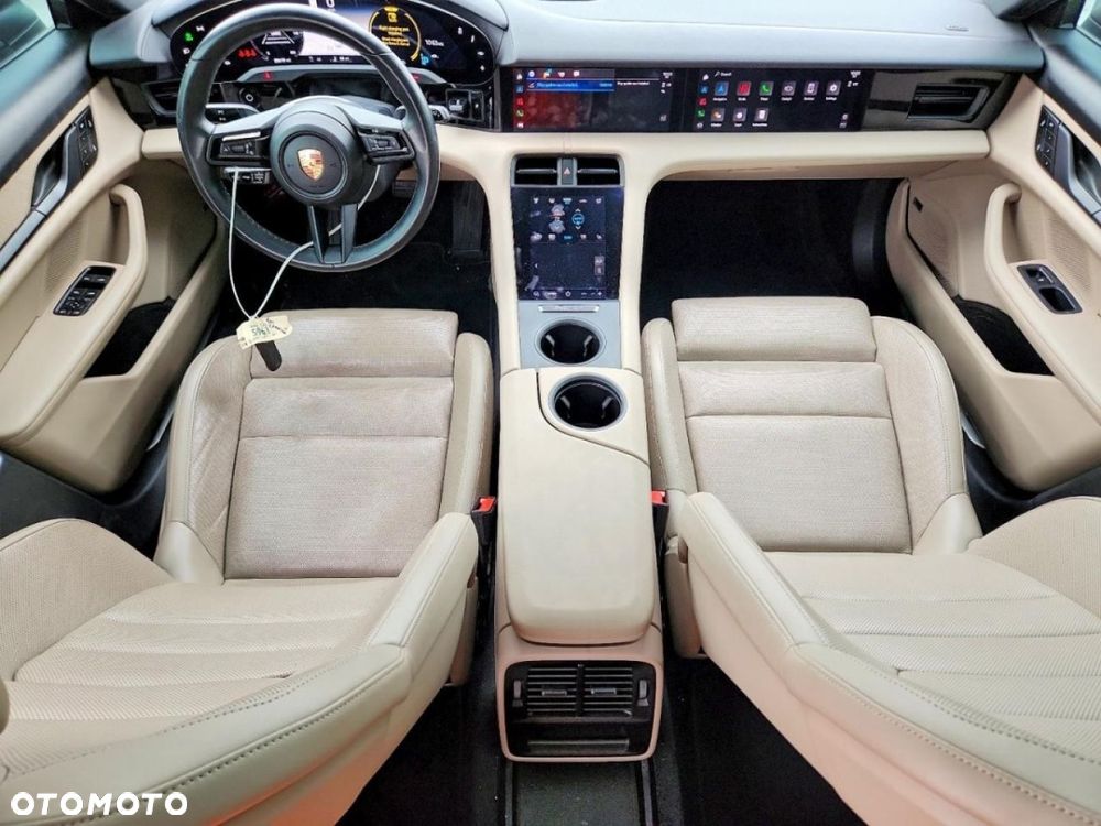 Porsche Taycan - 8