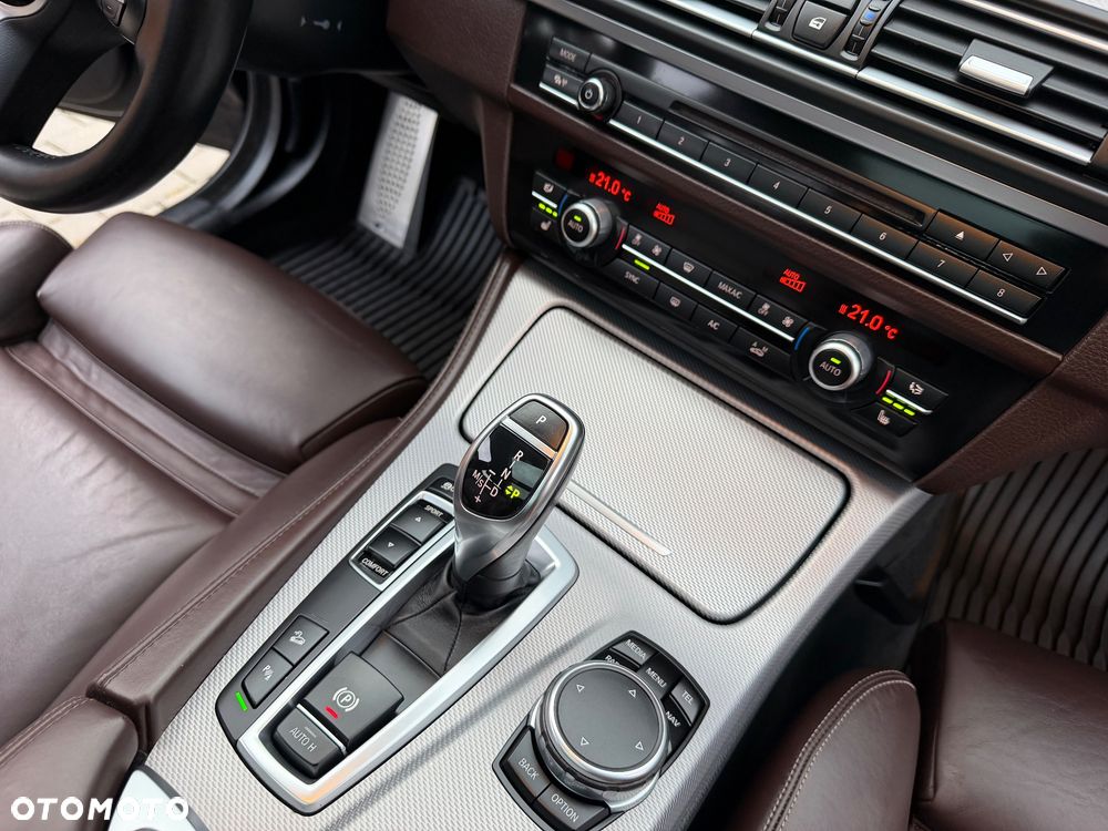 BMW Seria 5 530d xDrive Sport-Aut - 13