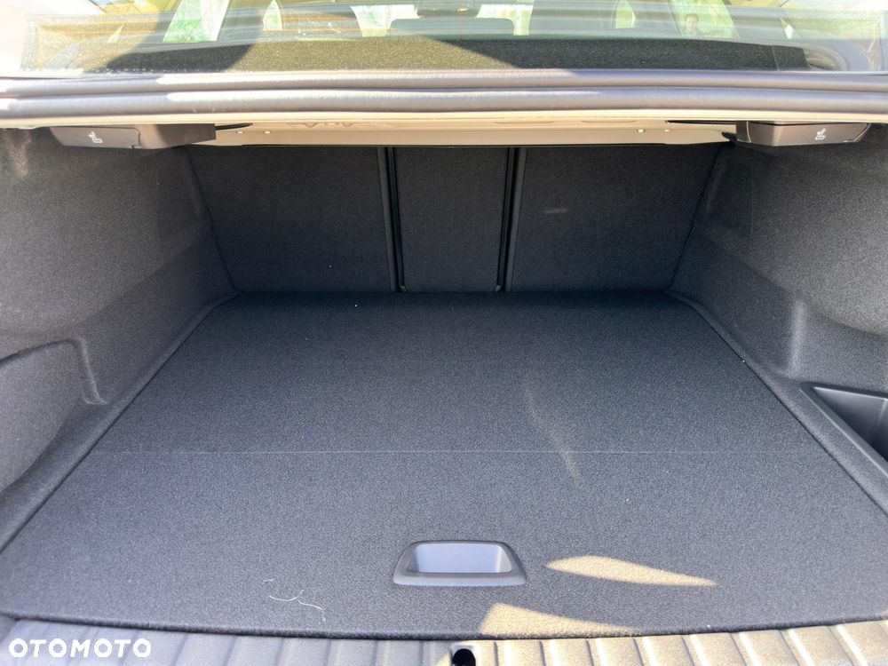 BMW Seria 2 220i mHEV - 11