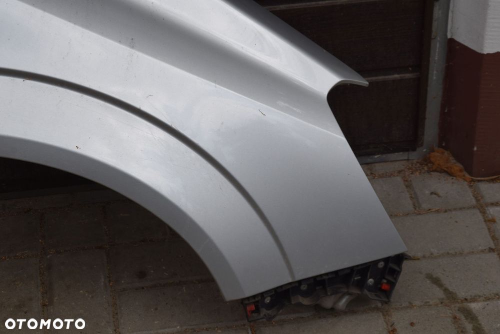 Opel Zafira B 05-14 Błotnik prawy przód srebrny Z157 bez korozji , do malowania - 2