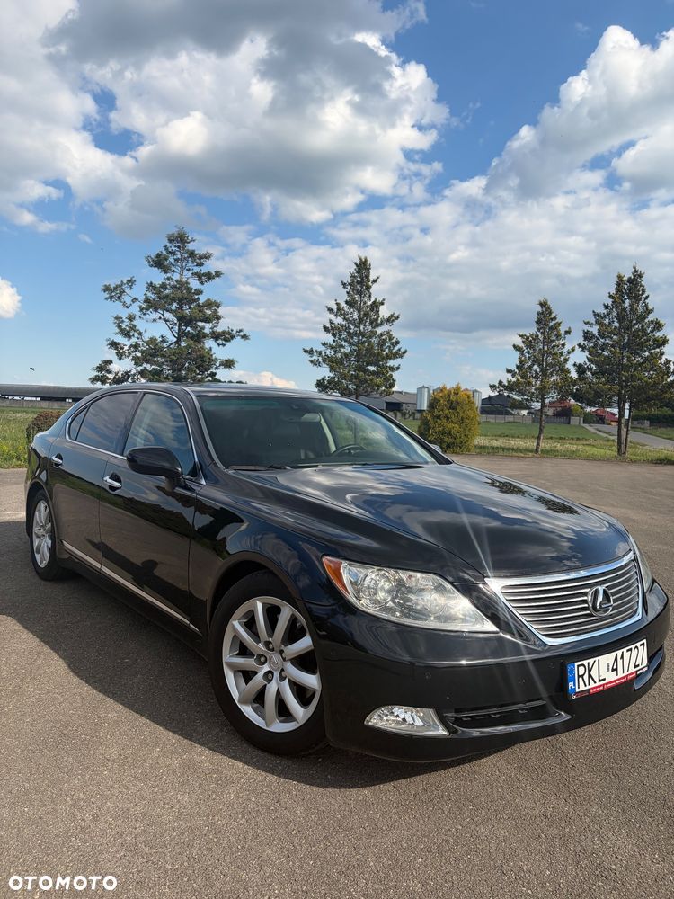 Lexus LS - 1