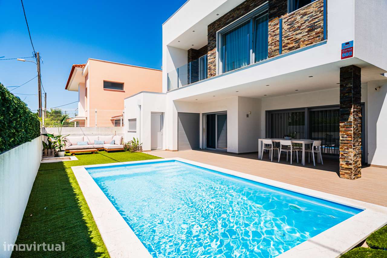 Moradia T4 | Lote com acesso por duas ruas distintas |Piscina, Garagem - Grande imagem: 2/35