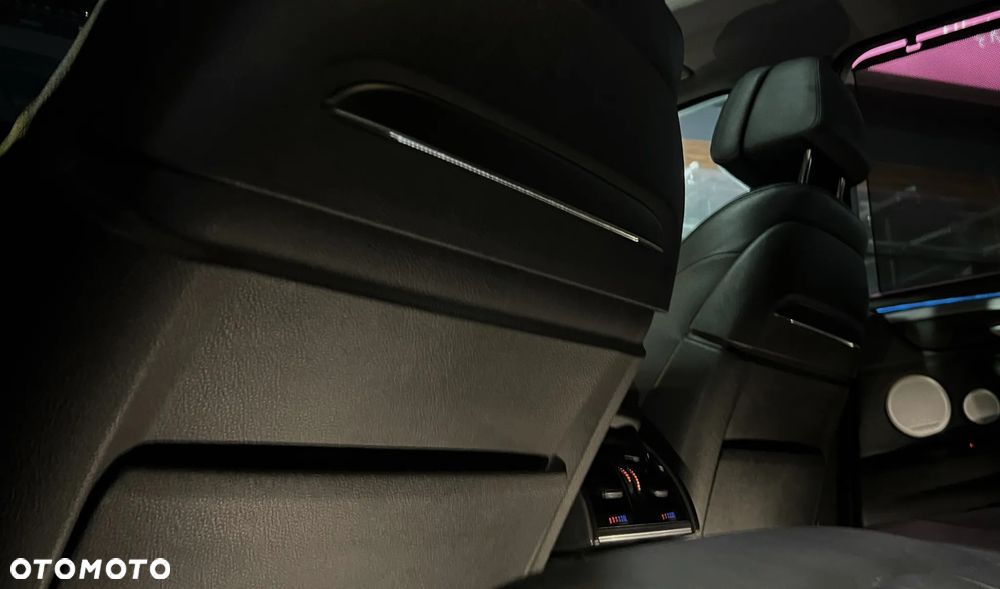 BMW X5 xDrive50i - 38