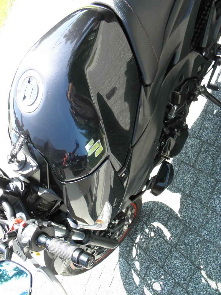 Suzuki GSR - 10