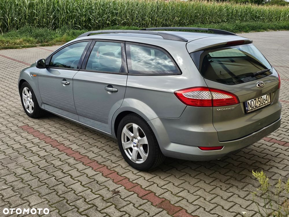 Ford Mondeo 2.0 Ambiente - 2