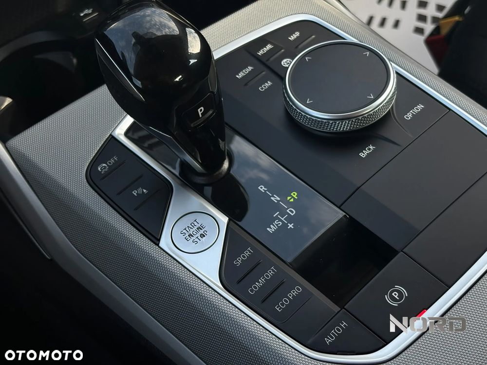 BMW Seria 3 320d mHEV - 36