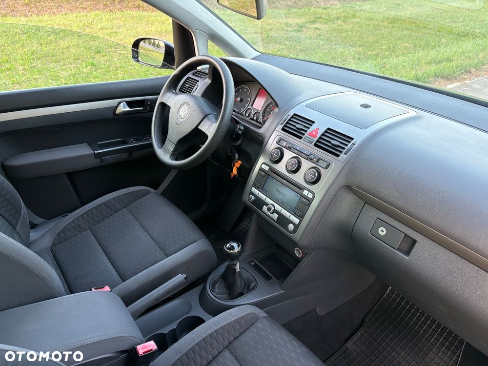 Volkswagen Touran - 28