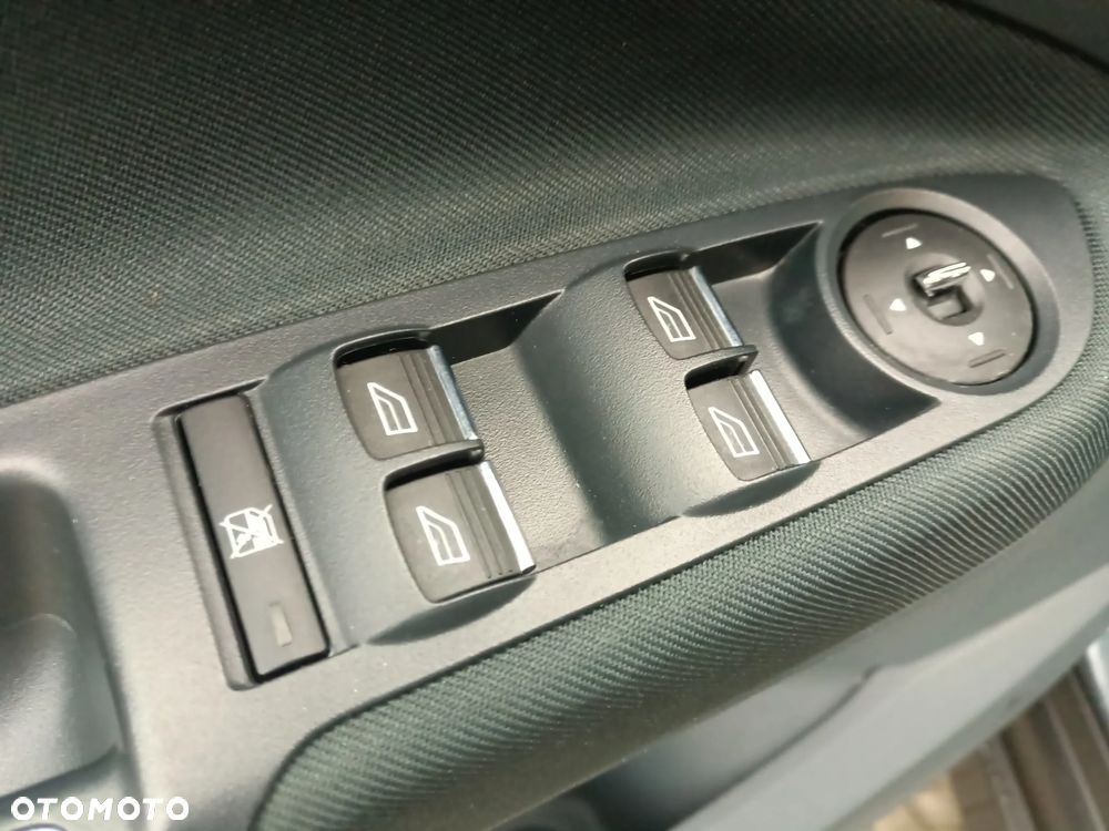 Ford C-MAX 1.6 Ti-VCT Champions Edition - 11