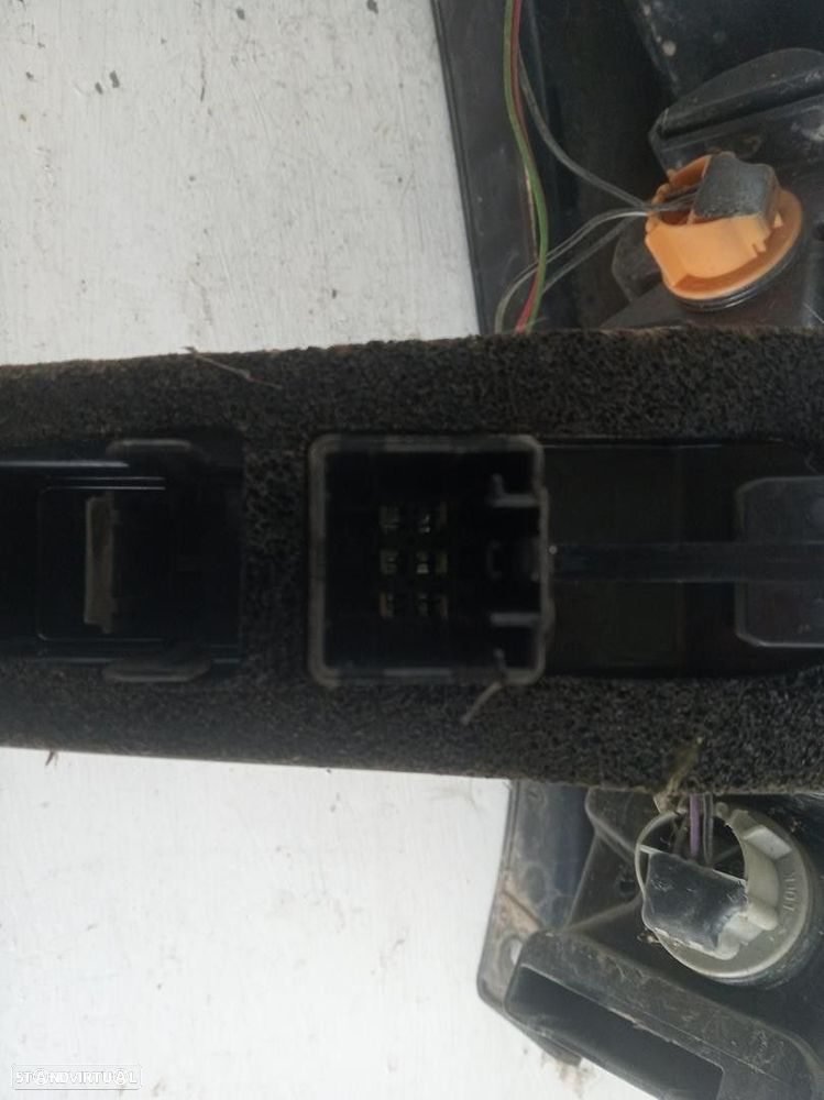 FAROLIM TRASEIRO ESQUERDO FORD FIESTA V 2006 -6S61-13405-AG - 2