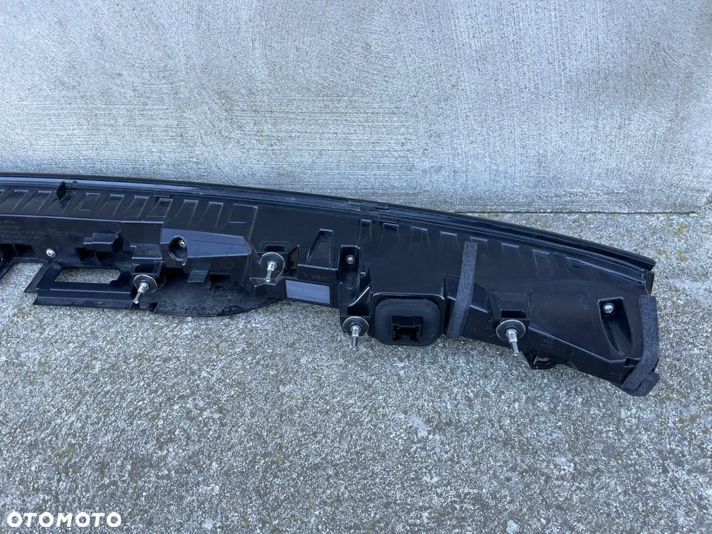 BLENDA KLAPY TYLNEJ NISSAN ARIYA  2022-- - 5