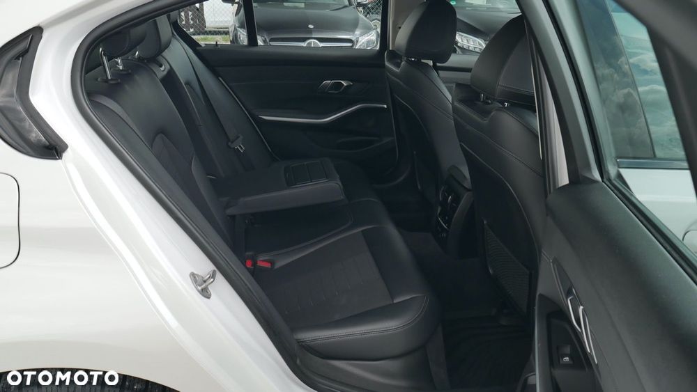 BMW Seria 3 - 23