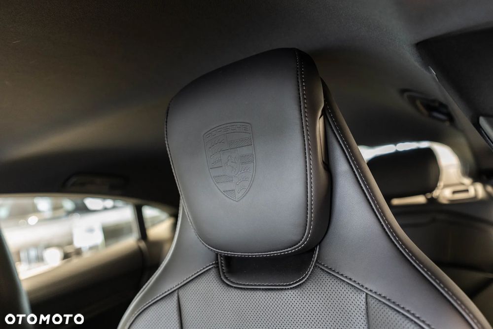 Porsche Taycan 105kWh Black Edition - 28