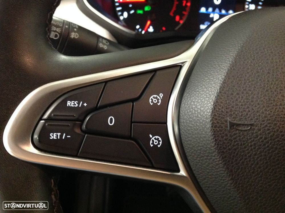 Renault Clio 1.0 TCe Limited CVT - 42