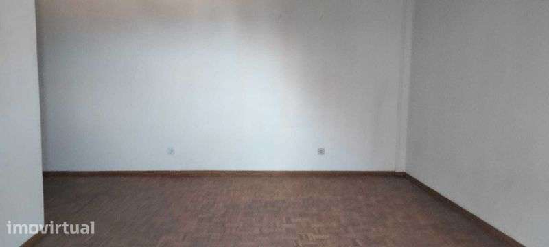 APARTAMENTO T2    para venda   São João da Talha      Vista Rio - Grande imagem: 4/9