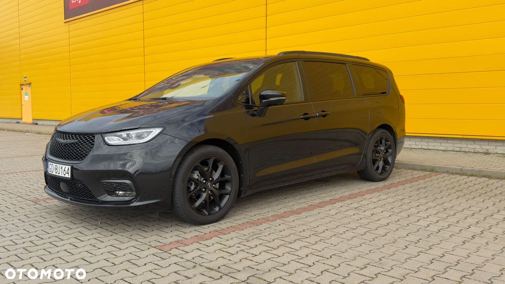Chrysler Pacifica - 1