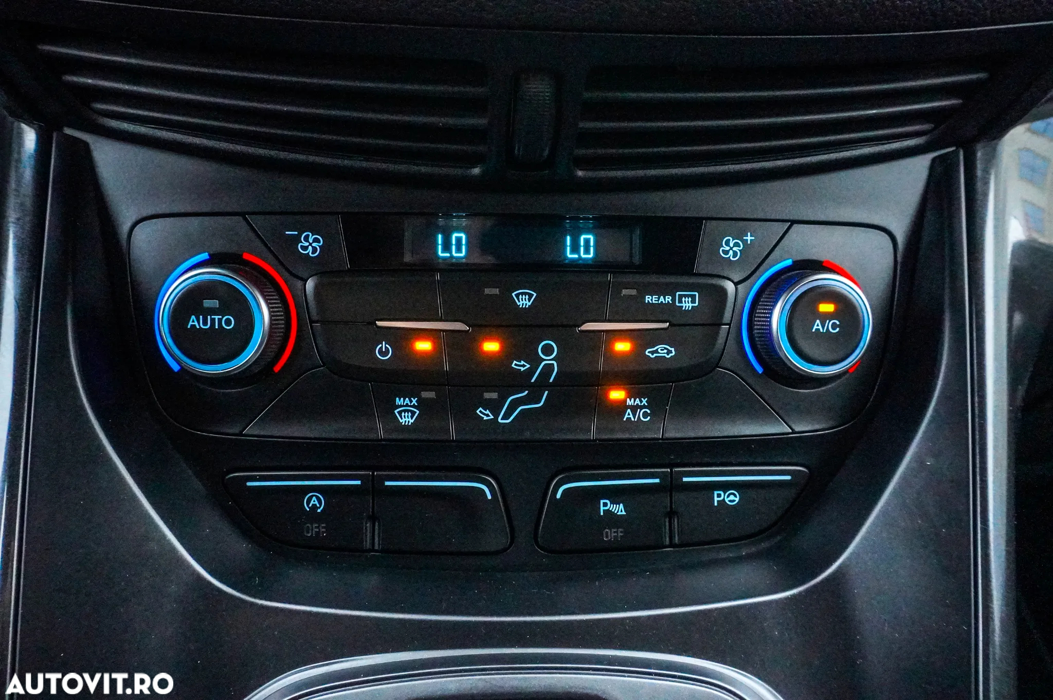 Ford Kuga 2.0 TDCi 4WD Powershift ST-Line - 22