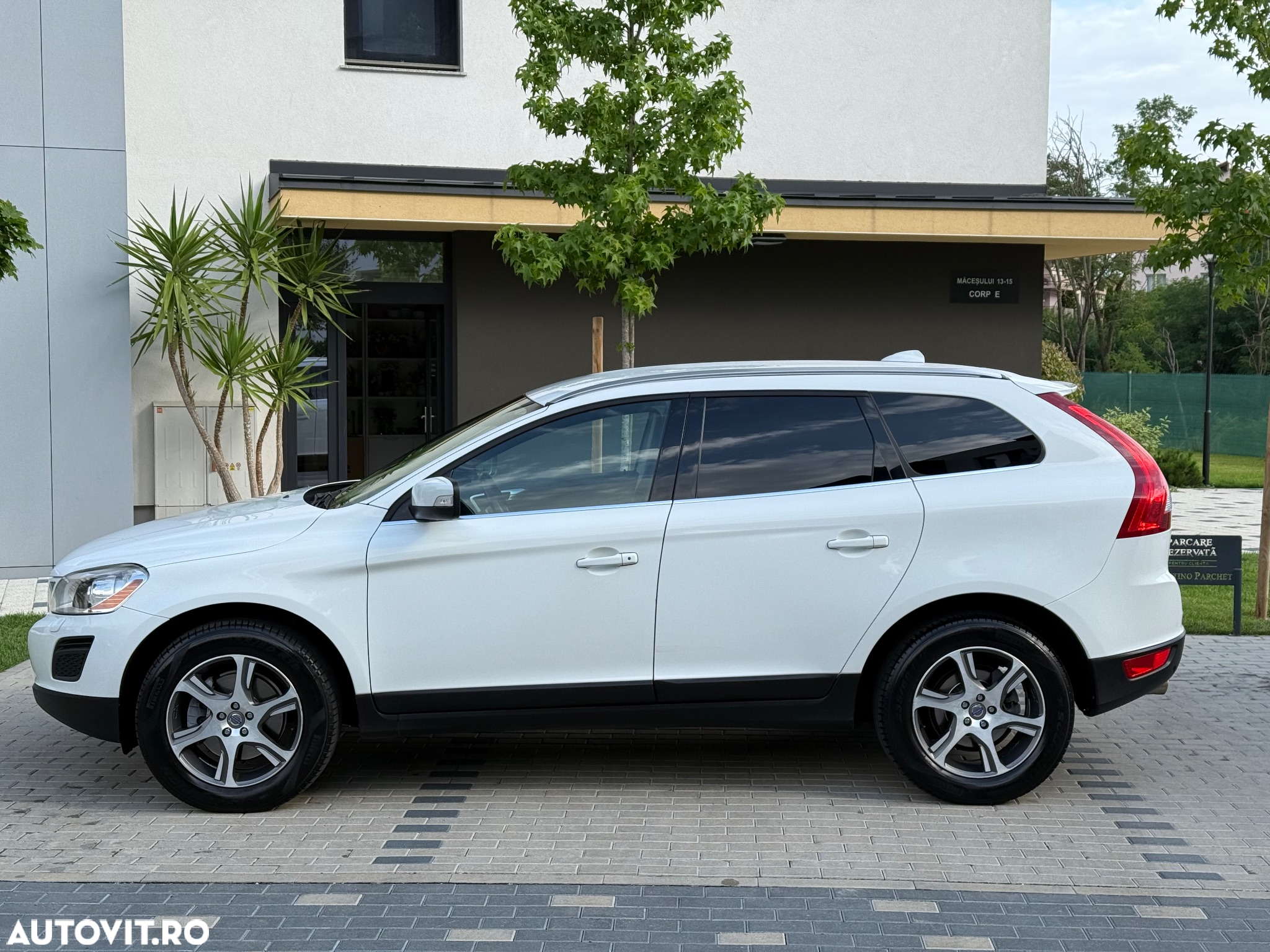 Volvo XC 60 D5 AWD Momentum - 2