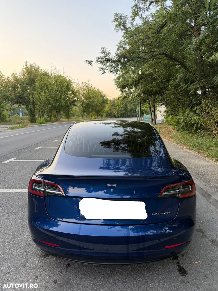 Tesla Model 3 - 4